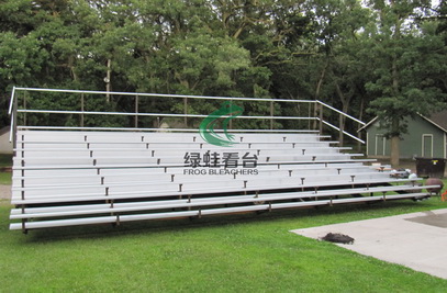 綠蛙豪華型鋁制看臺(tái)