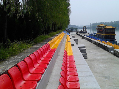 綠蛙中空吹塑高靠背平裝座椅看臺