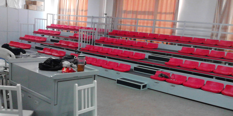 山西太原衛(wèi)生學(xué)校實驗室采購綠蛙伸縮看臺