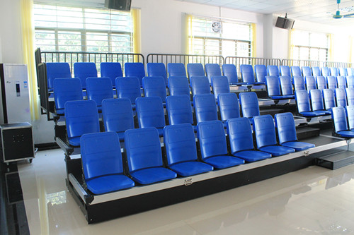 綠蛙看臺走進山美村委會議室