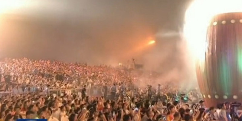 青島啤酒節(jié)開幕空間載體，綠蛙看臺榮登央視七點(diǎn)新聞聯(lián)播