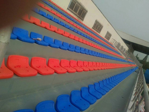 綠蛙看臺走進溫州職業(yè)技術(shù)學院體育場