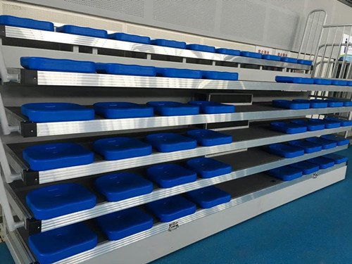 揚(yáng)中市奧體中心游泳館體育館看臺(tái)座椅安裝完畢