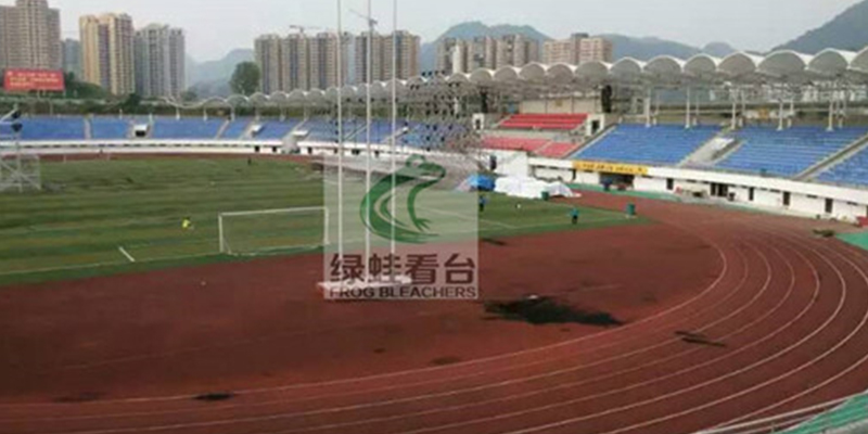 大器晚成增強，貴定縣體育場(chǎng)披上綠蛙看臺(tái)美麗衣裝