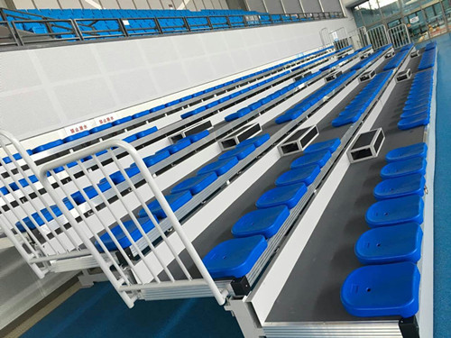 揚(yáng)中市奧體中心游泳館體育館看臺(tái)座椅安裝完畢