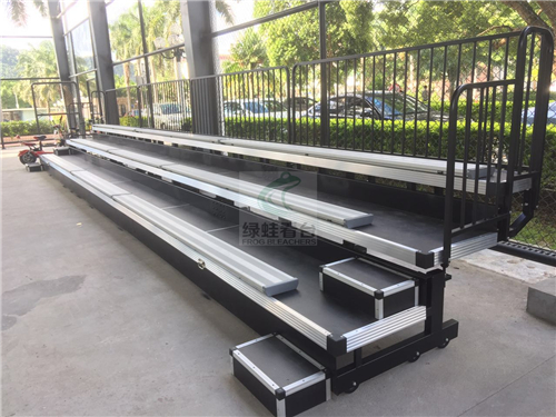 綠蛙簡(jiǎn)易活動(dòng)看臺(tái)入駐深圳坪山新區(qū)社區(qū)