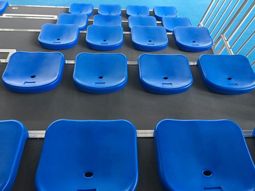 揚(yáng)中市奧體中心游泳館體育館看臺(tái)座椅安裝完畢