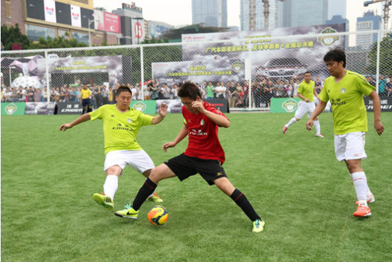 綠蛙看臺(tái)助威廣汽本田凌派杯五人足球爭(zhēng)霸