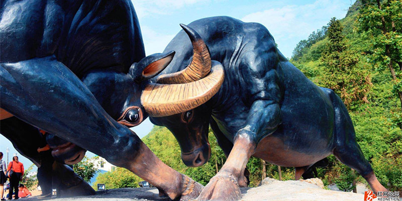 云臺(tái)山斗牛場(chǎng)，綠蛙看臺(tái)帶您引爆腎上腺敢於挑戰，現(xiàn)場(chǎng)感受力的較量不斷創新！