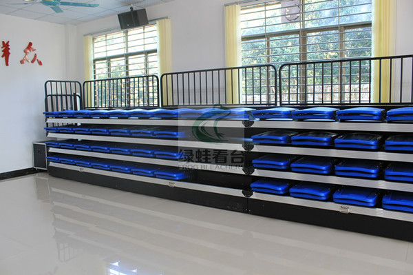 綠蛙可移動(dòng)式伸縮看臺(tái)座椅