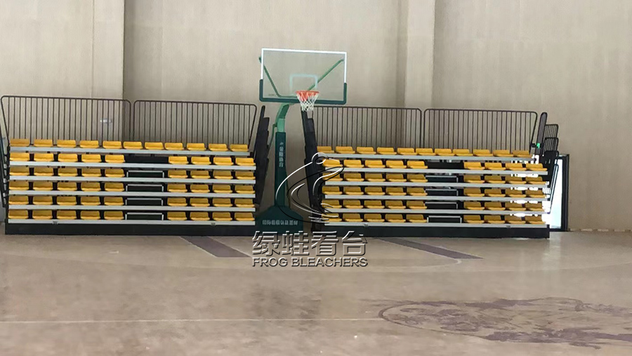 廣州斐特思公學(xué)籃球館看臺(tái)座椅