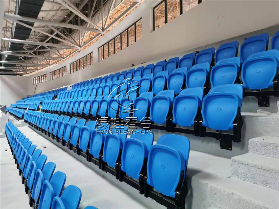 側(cè)裝翻板氣輔看臺(tái)座椅