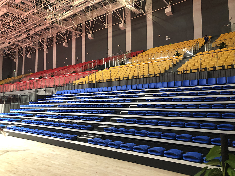 韶關(guān)體育公園-廣東省第十三屆中學(xué)生運(yùn)動會主場館看臺座椅安裝完畢