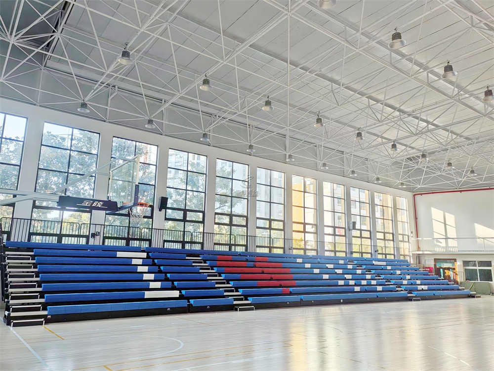 綠蛙看臺完成上海文建中學(xué)體育館伸縮看臺座椅項(xiàng)目