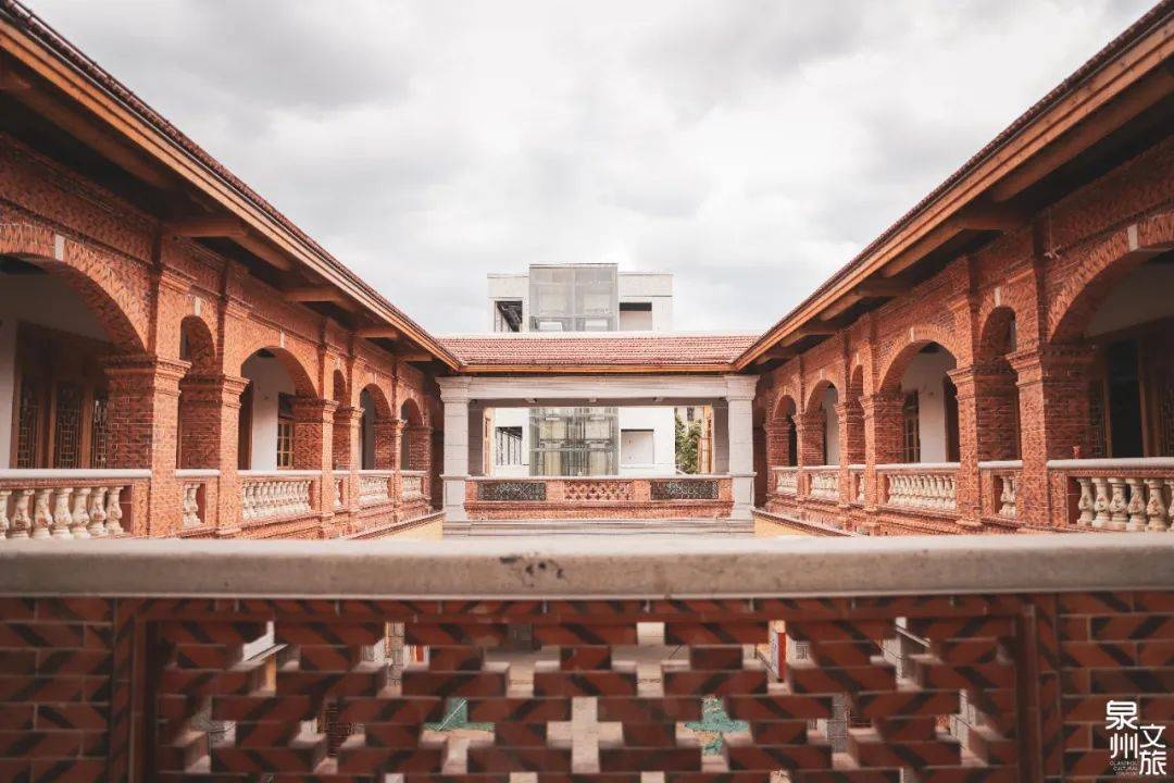 泉州工藝美術(shù)廠看臺(tái)座椅