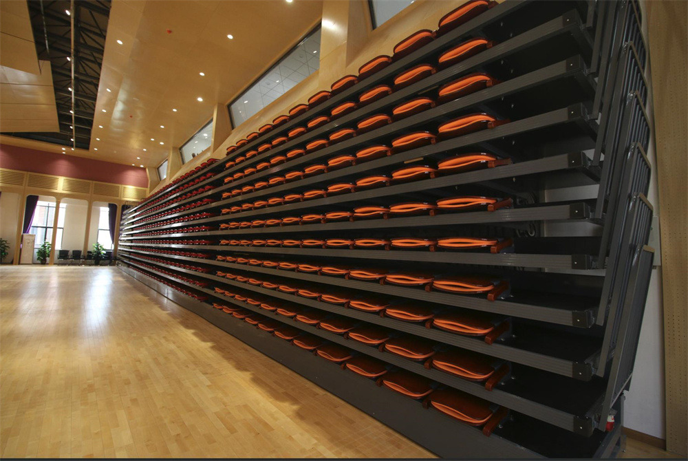 樂灣學校的看臺座椅回訪