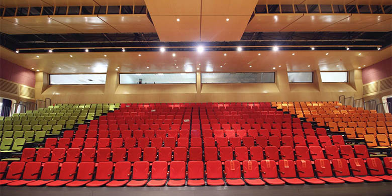 不同的場地要選擇哪種看臺(tái)座椅才合適